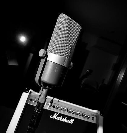 A studio mic and Marshall Amp